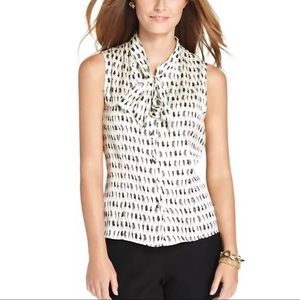 TAHARI SLEEVELESS SILHOUETTE BUTTON DOWN